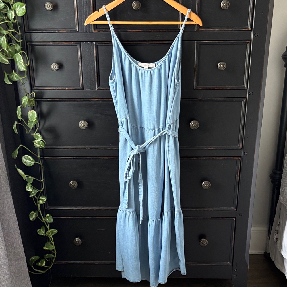 LOFT Women’s Midi Dress size MP Chambray Color, Belted, Tiered, Swing